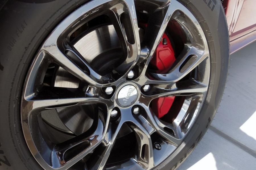  Jeep Grand Cherokee SRT8 2014 года  (фото 69 из 73)